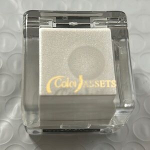 Color Assets Diane von Furstenberg Radiant Highlighter in shimmery silver